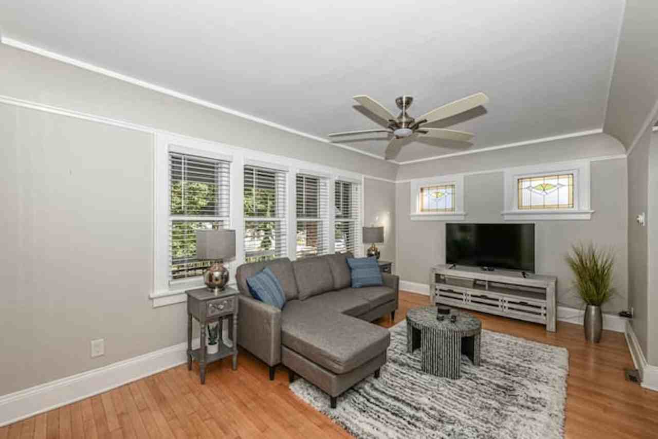 1027 E Pearson St #1027 - Photo 2 of 11