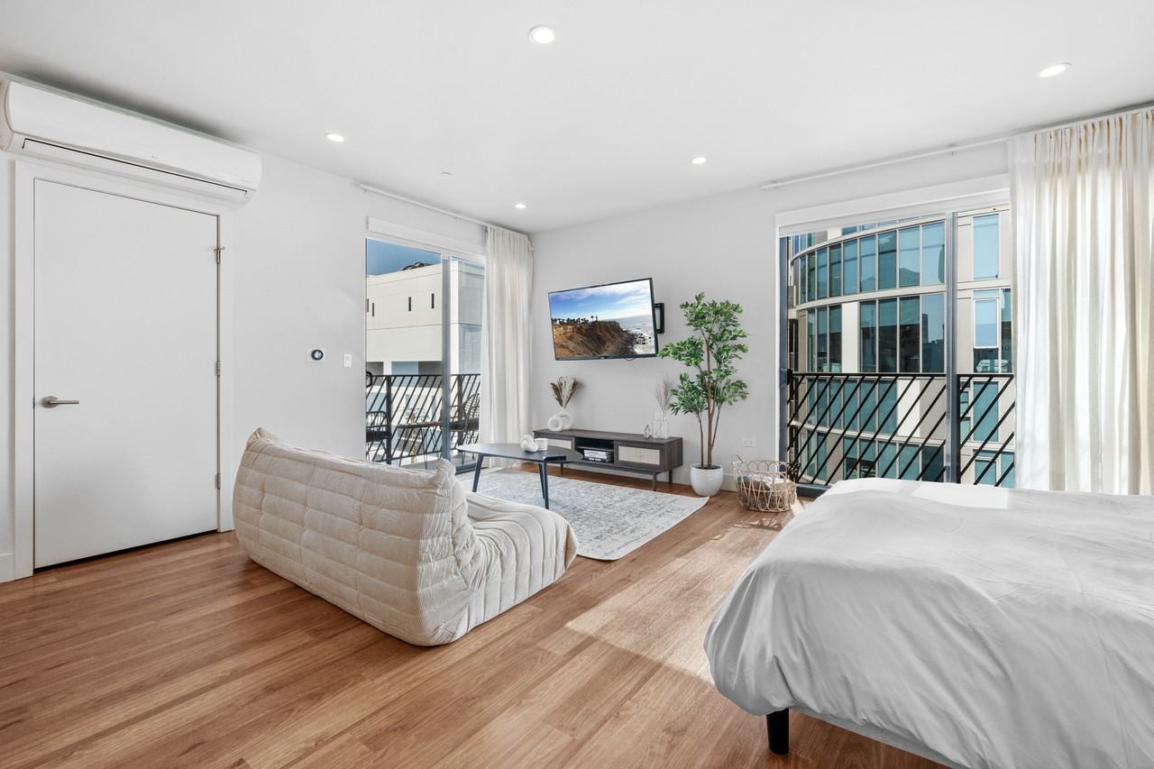 2867 Sunset Pl - Photo 2 of 16