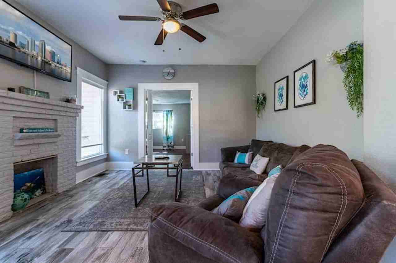 915 E 25th Ave #A - Photo 2 of 18