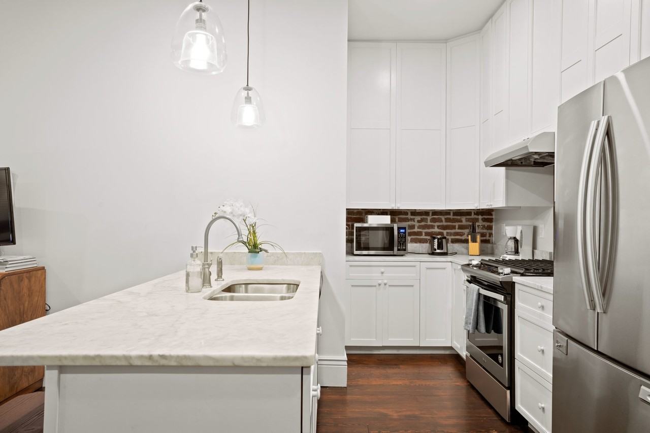 427 Gravier St #102 - Photo 3 of 22