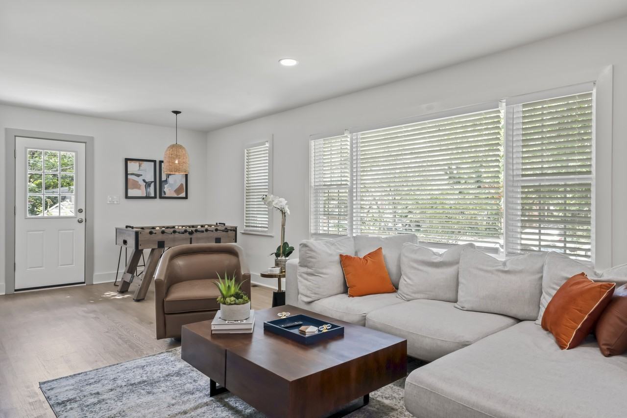 2627 S Uhle St - Photo 2 of 29