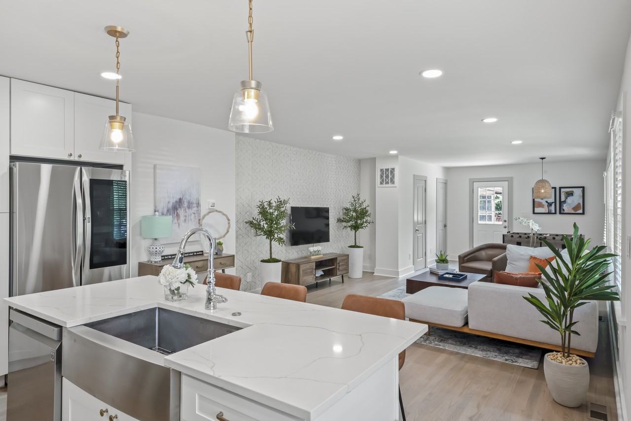 2627 S Uhle St - Photo 3 of 29