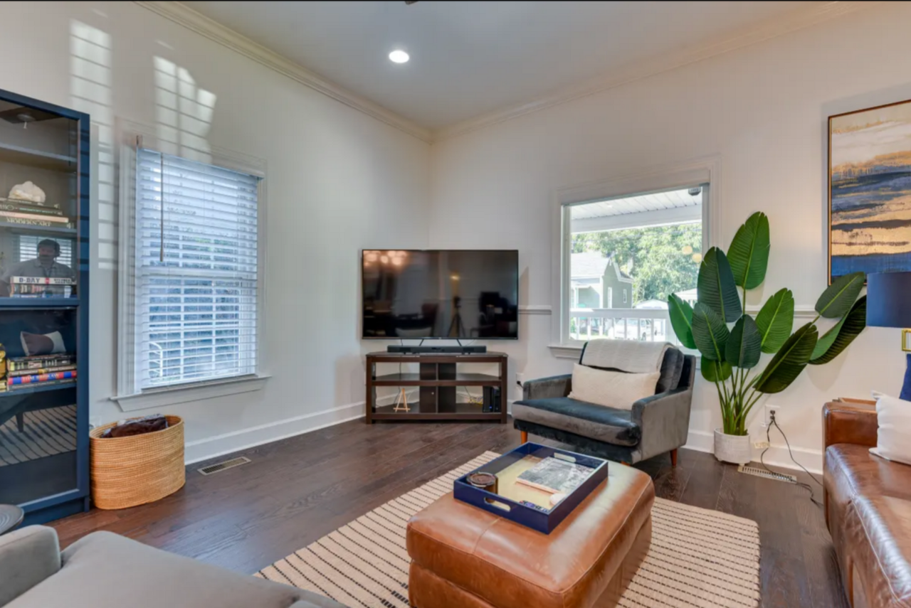 1104 Greenleaf Ave #1 - Photo 2 of 24