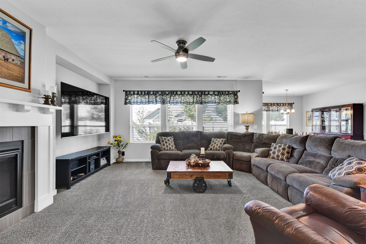 2263 N Meadow Lake Pl #1 - Photo 2 of 15