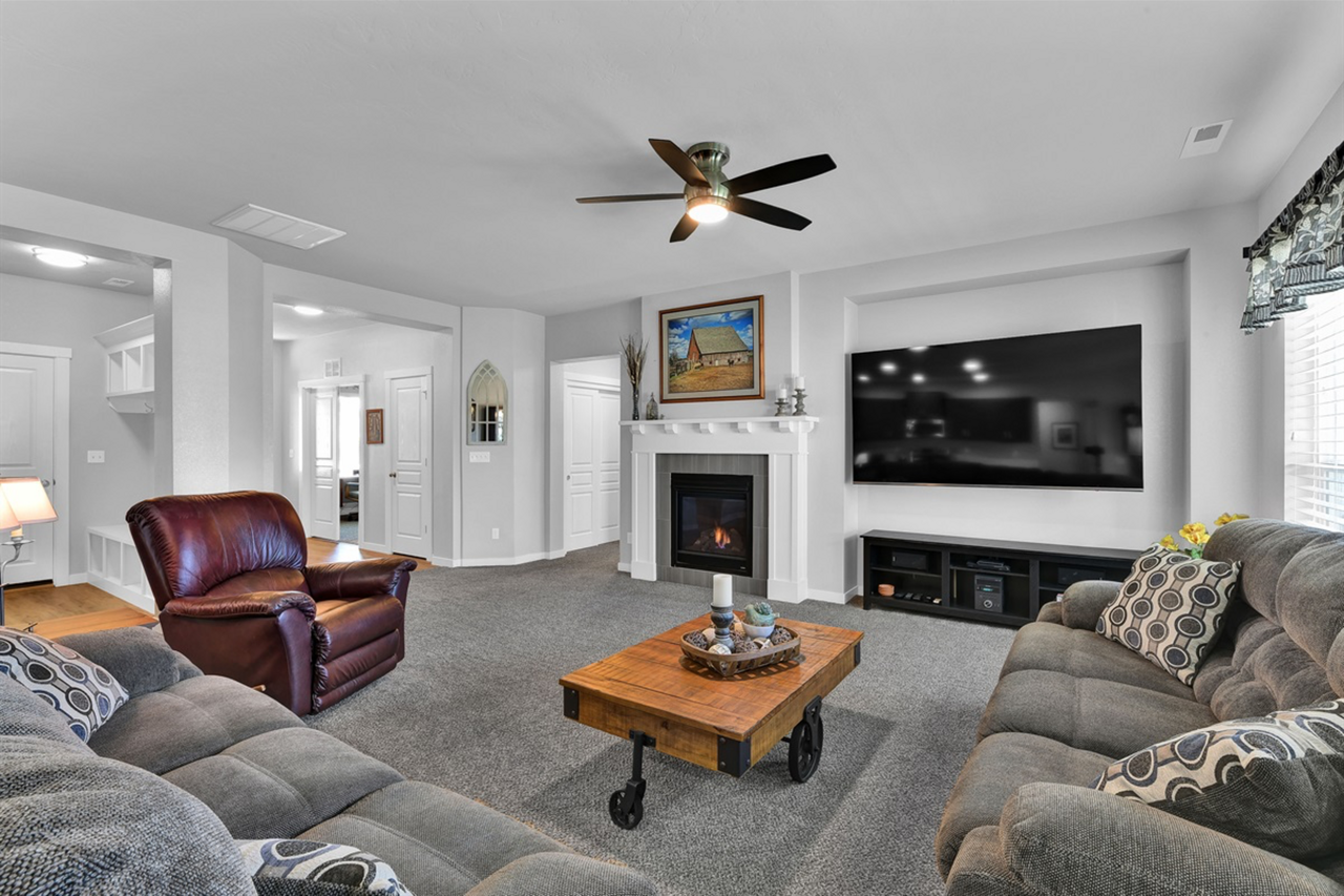 2263 N Meadow Lake Pl #1 - Photo 3 of 15