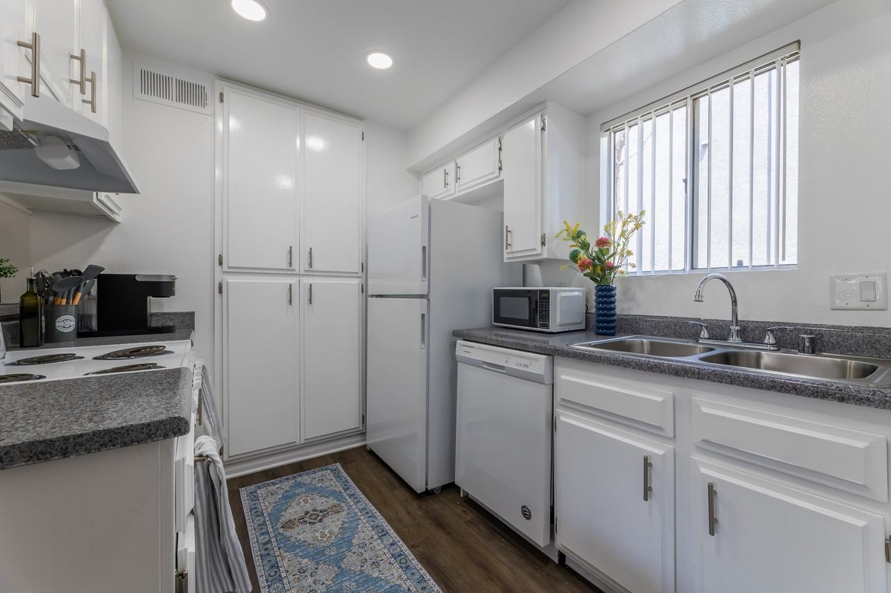 819 E Orangewood Ave #L166 - Photo 3 of 7