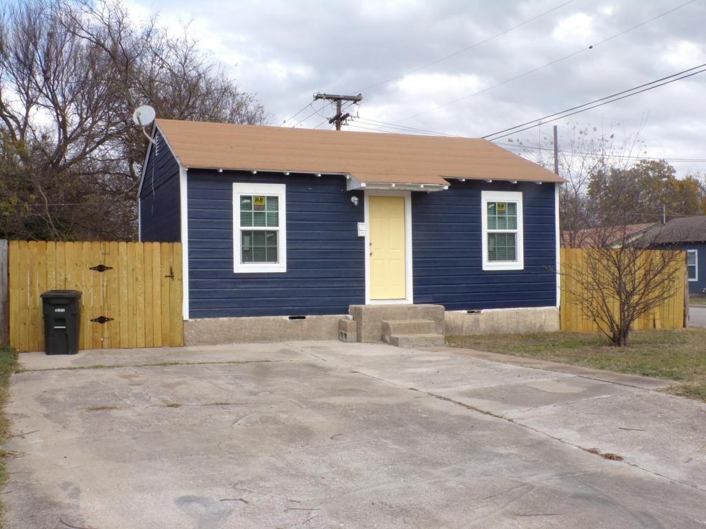701 W Avenue K - Photo 2 of 18