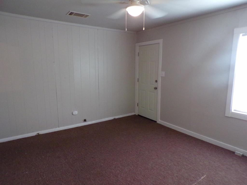 701 W Avenue K - Photo 5 of 18