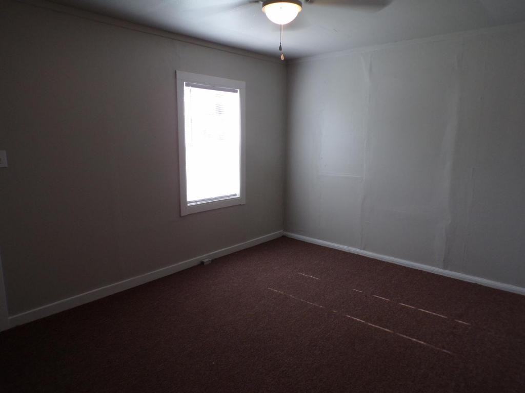 701 W Avenue K - Photo 6 of 18