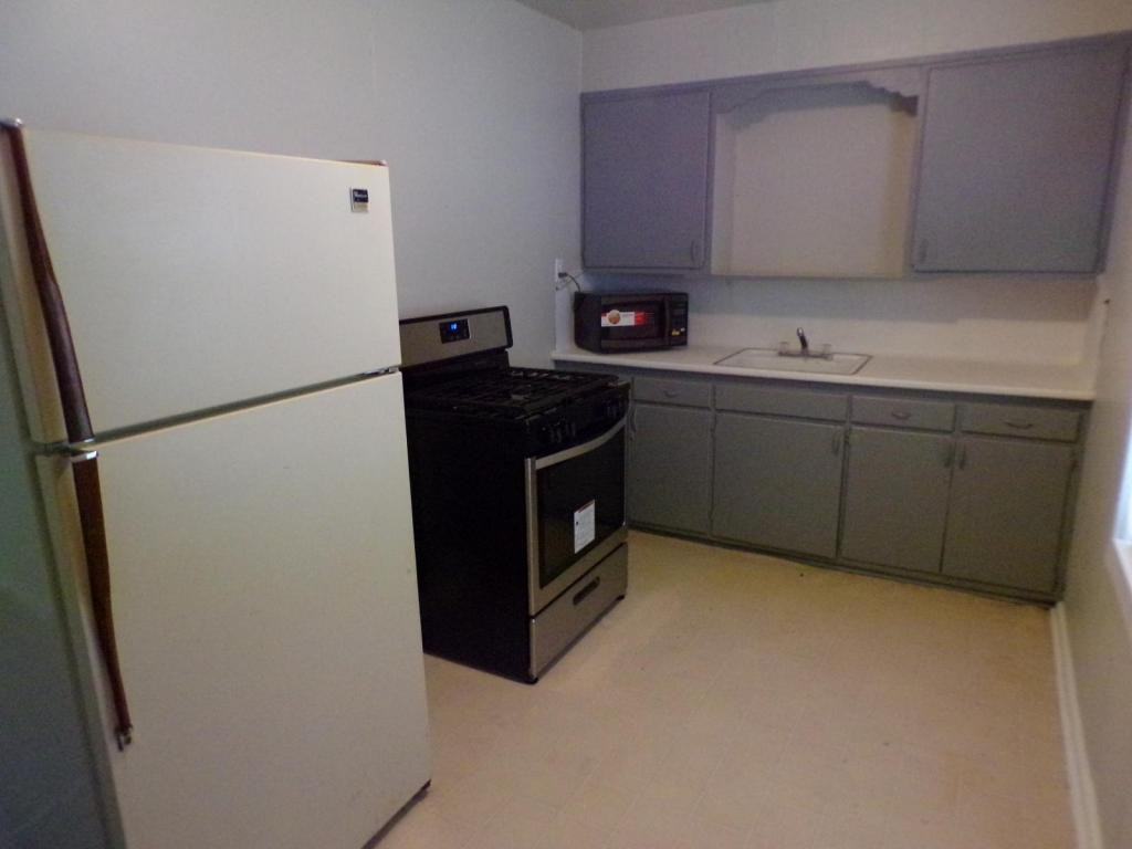 701 W Avenue K - Photo 7 of 18