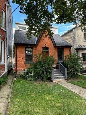 20 Garden Avenue - Photo 2 of 32