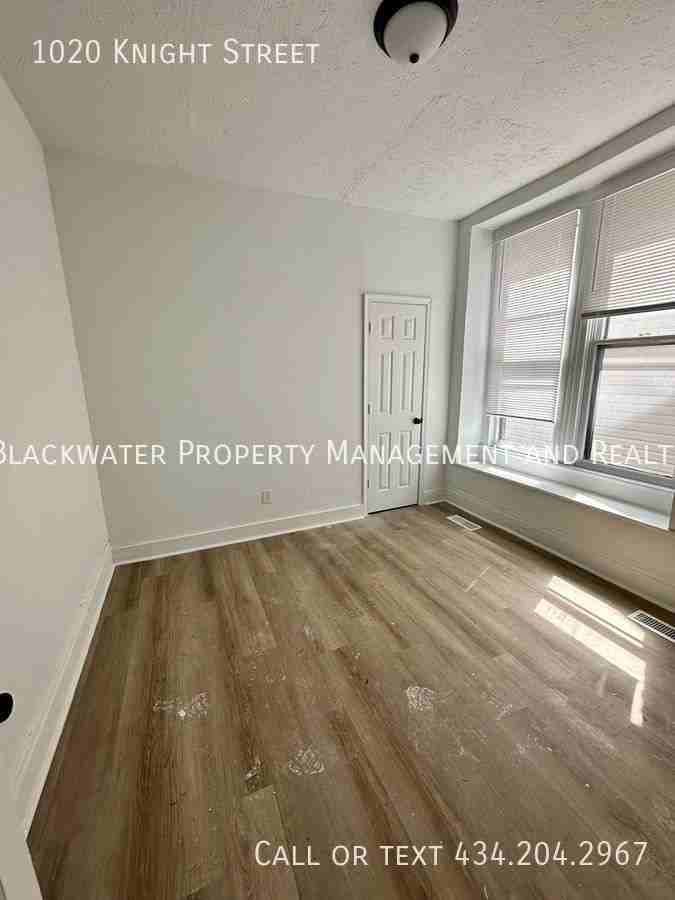 1020 Knight St - Photo 3 of 5