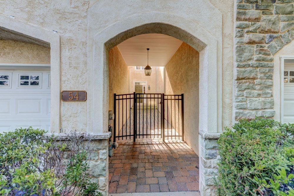 54 Old Barn Dr - Photo 2 of 35