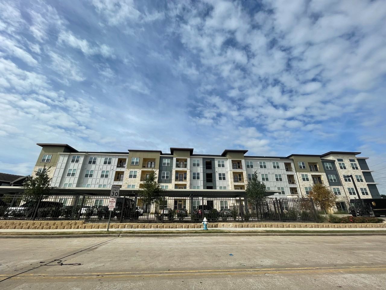 Icon at Yorktown - Photo 4 of 23