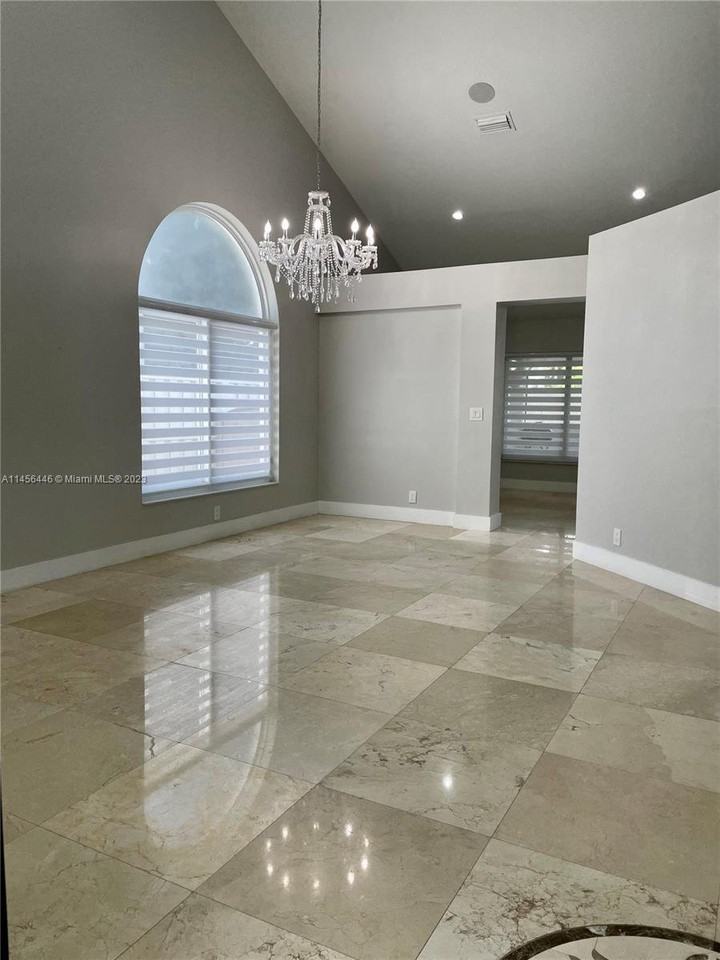 2921 Bogota Ave - Photo 2 of 8
