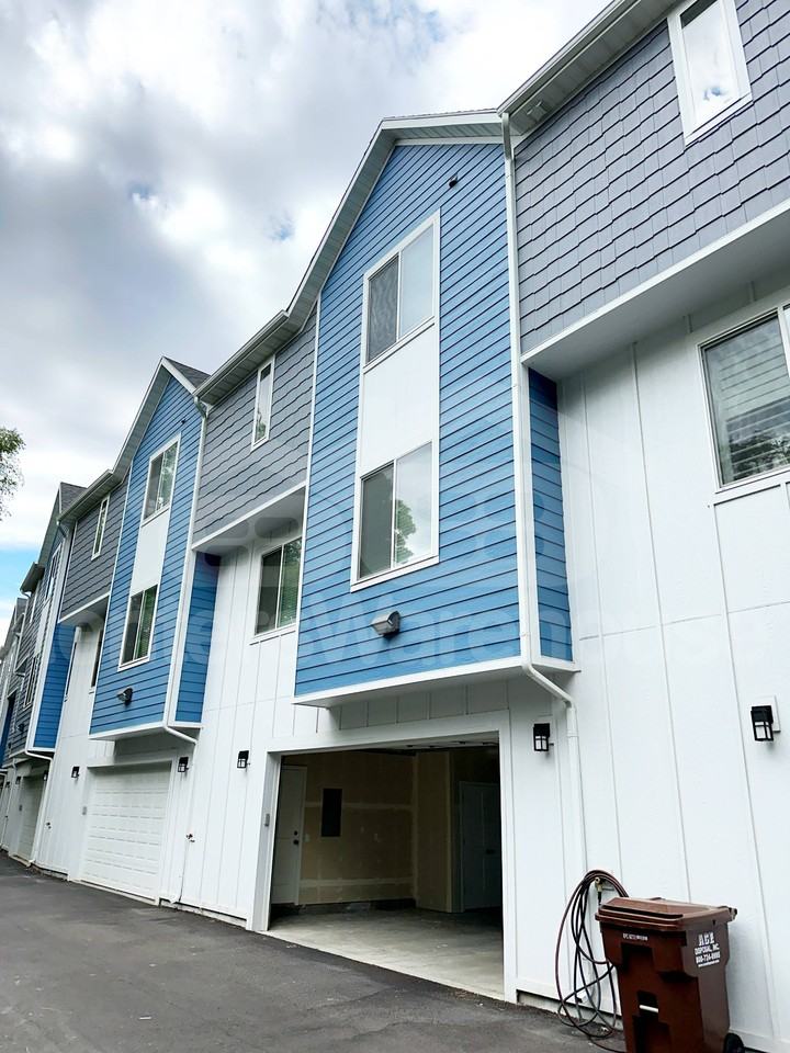 1264 Lincoln Ave - Photo 2 of 10