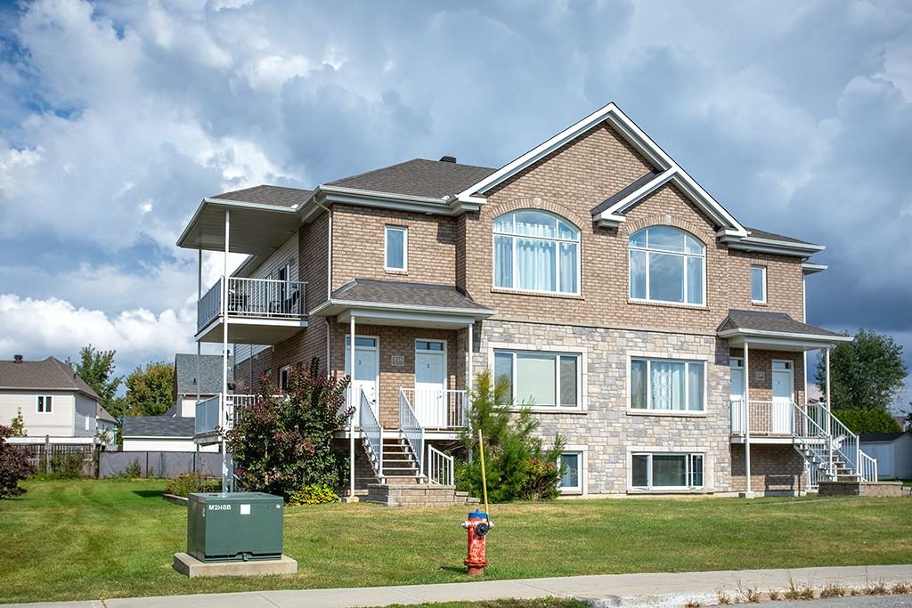 2-358 Boul du Plateau - Photo 3 of 32