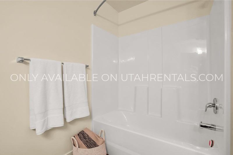 456 W Main St - Photo 5 of 33