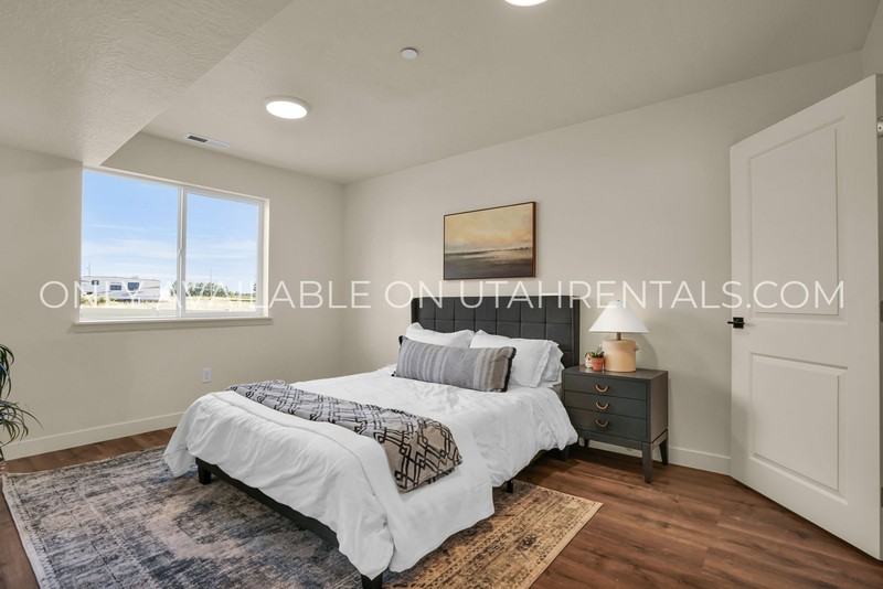 456 W Main St - Photo 7 of 33