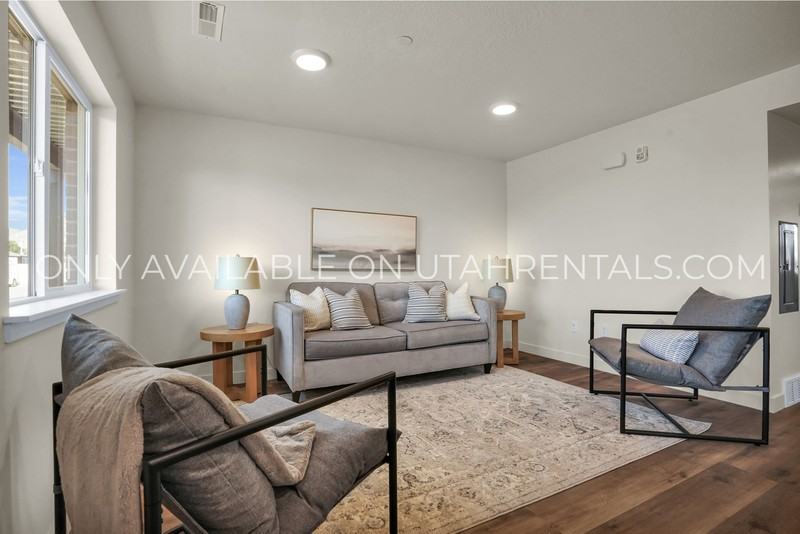 450 W Main St - Photo 3 of 33