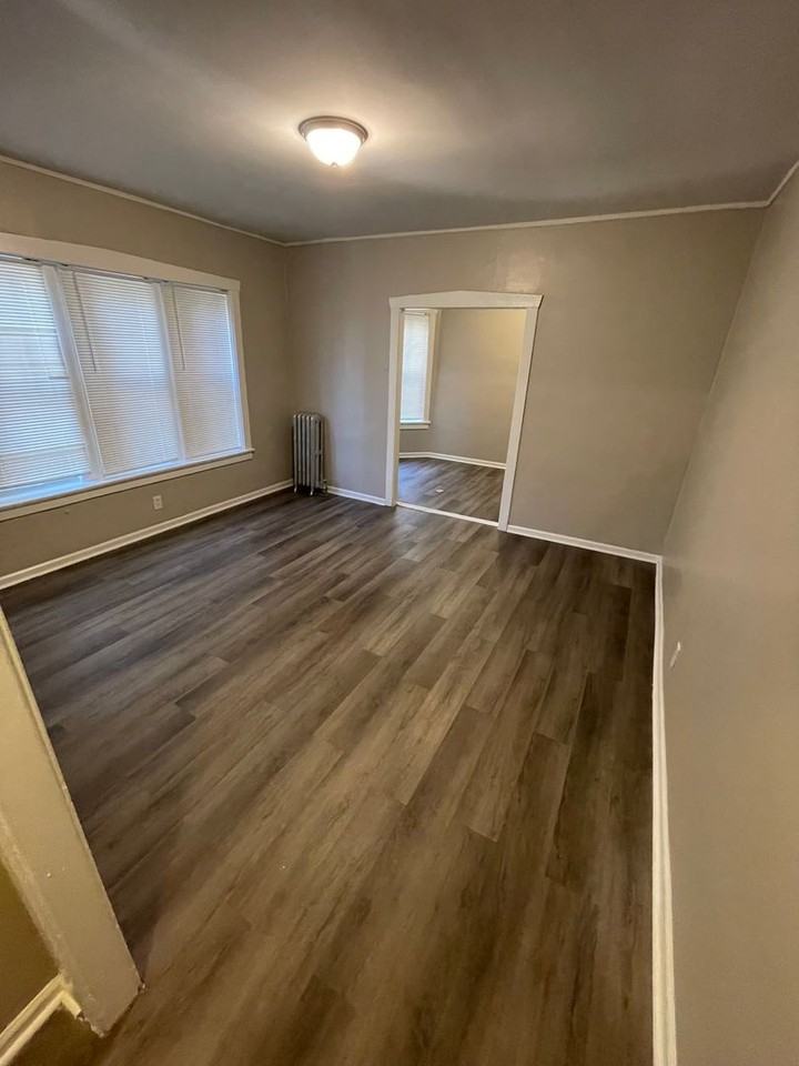 S Paxton Ave 2B, Chicago, IL 60649 2 Bedroom Apartment for Rent