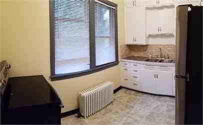 1511 Oregon St - Photo 3 of 10