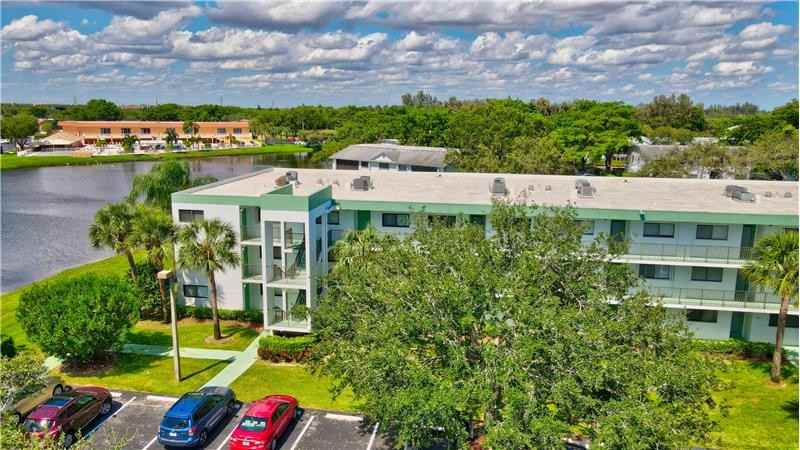 15365 Lakes Of Delray Blvd #303 - Photo 2 of 35