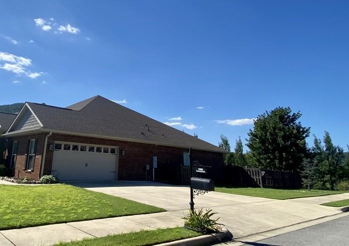 3000 Greenway Cir Se - Photo 3 of 27