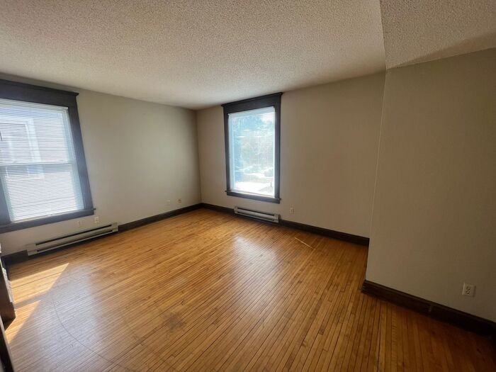 615 Robert St S - Photo 3 of 10