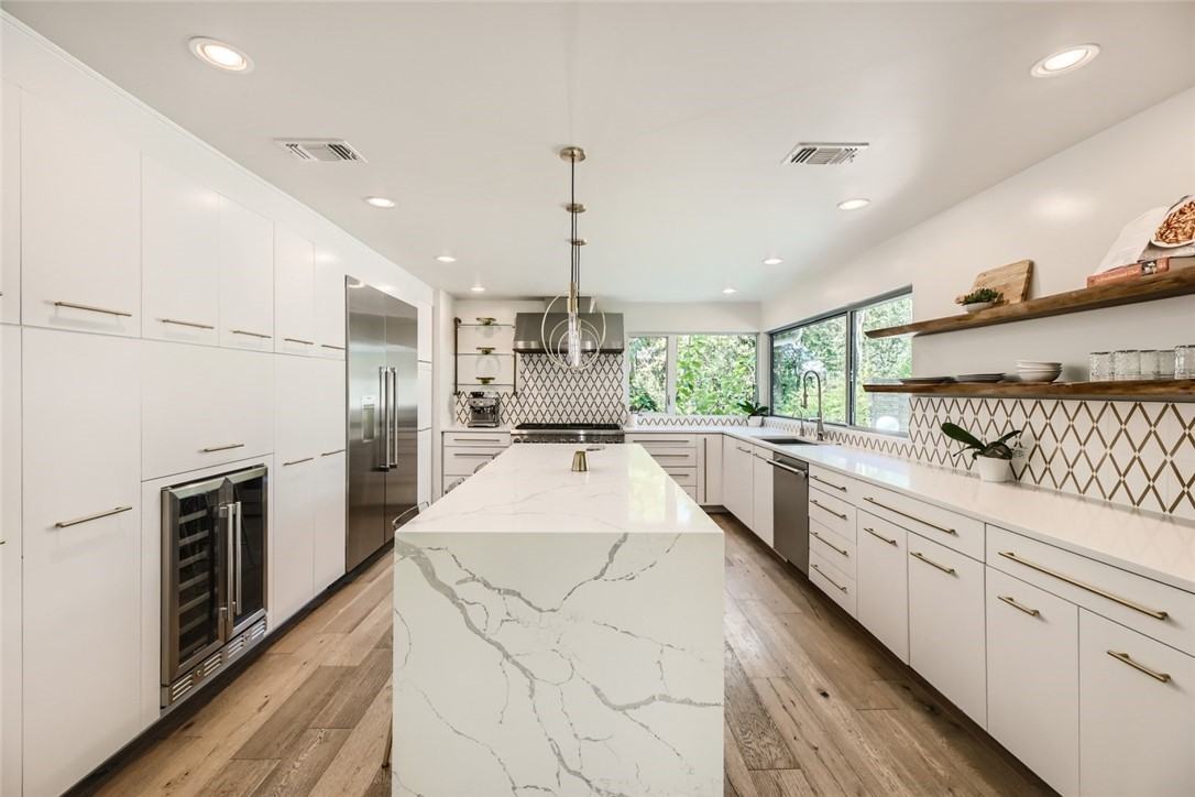 600 Westwood Ter #NA - Photo 2 of 26