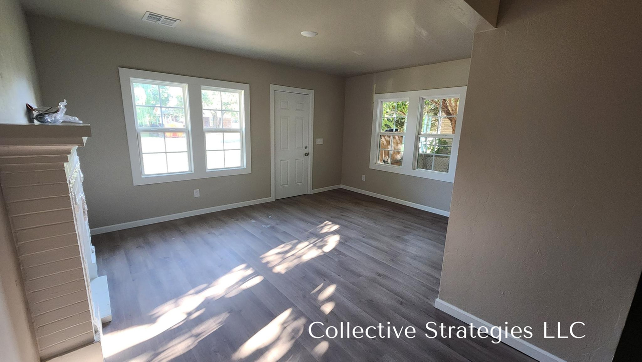 1043 Southwest 25th Street #2 - Photo 2 of 8