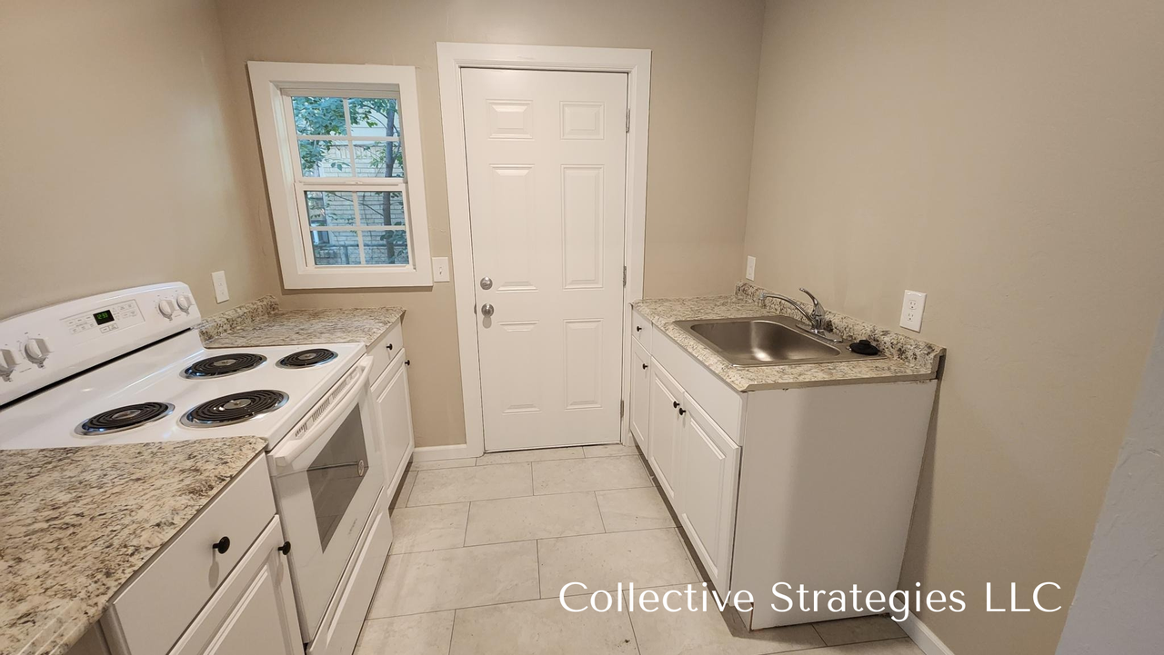 1043 Southwest 25th Street #2 - Photo 3 of 8