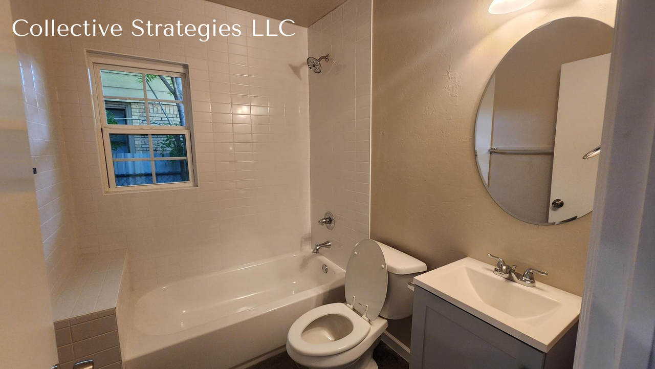 1043 Southwest 25th Street #2 - Photo 4 of 8