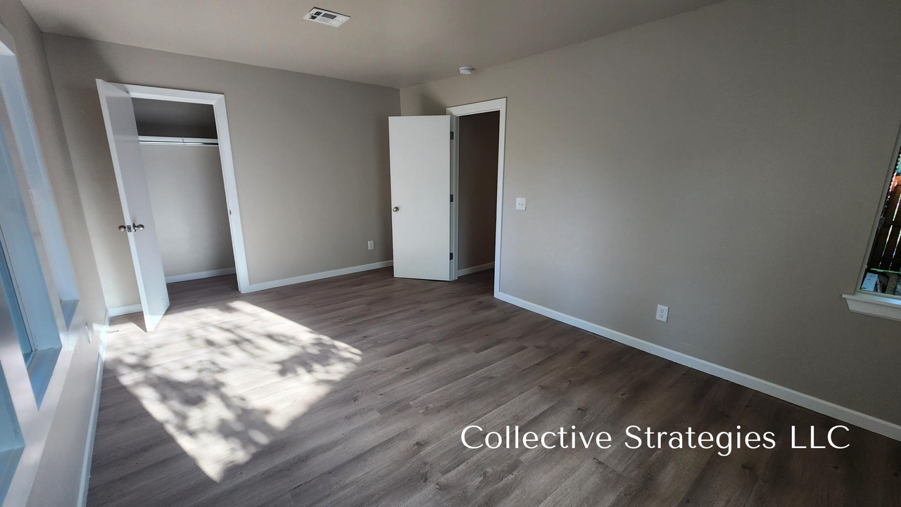 1043 Southwest 25th Street #2 - Photo 6 of 8