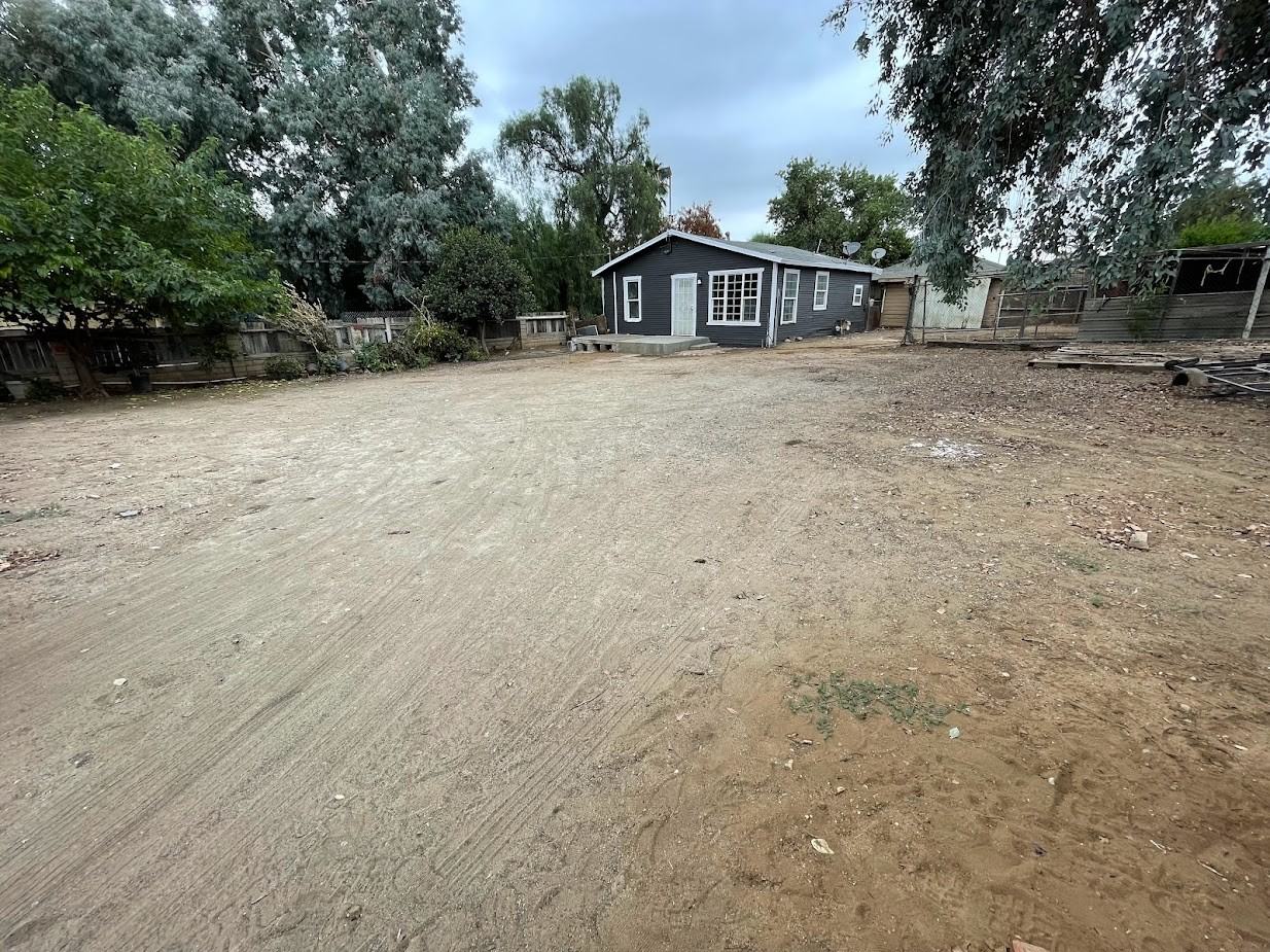 11125 Holmes Ave Frnt #1 - Photo 3 of 6