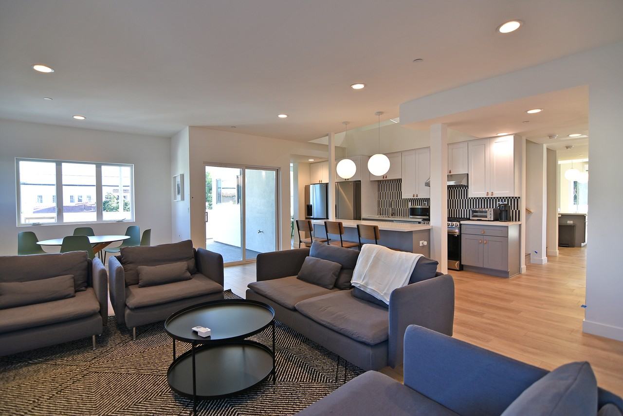 2958 S Victoria Ave #B3F - Photo 5 of 8