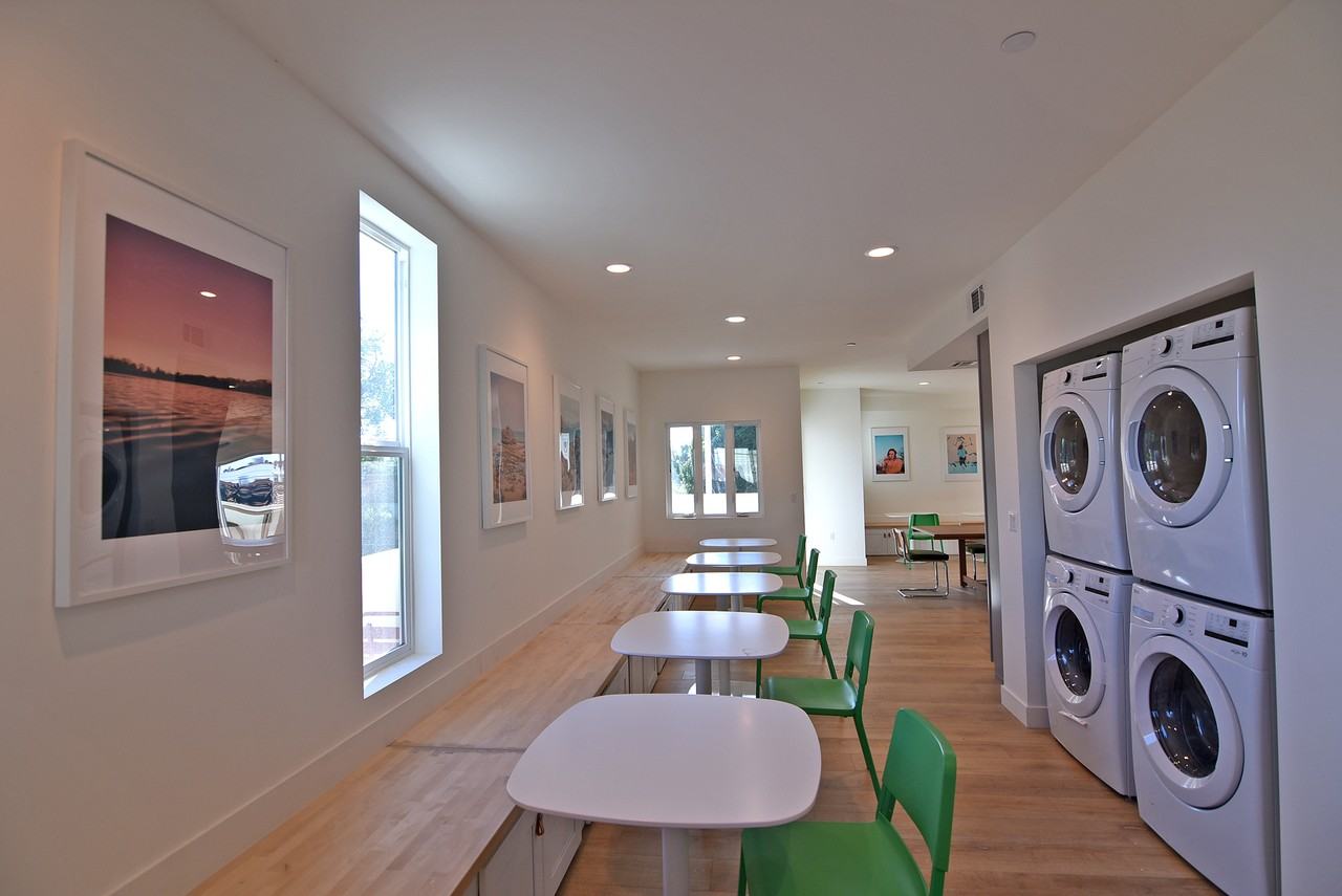 2958 S Victoria Ave #B3F - Photo 6 of 8