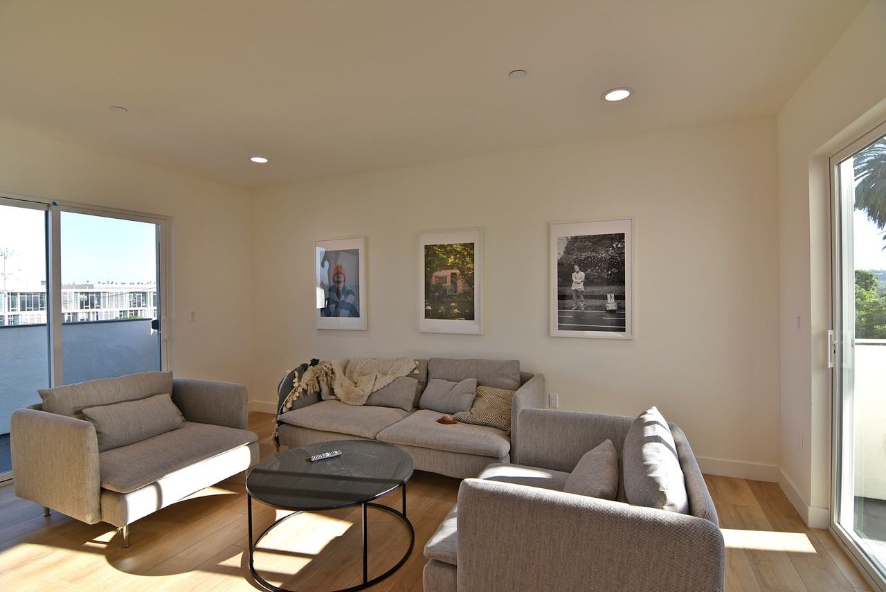 2958 S Victoria Ave #B3F - Photo 7 of 8