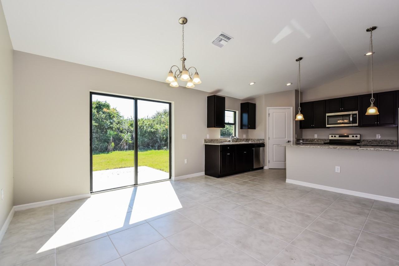 312 Radford Ave - Photo 5 of 23