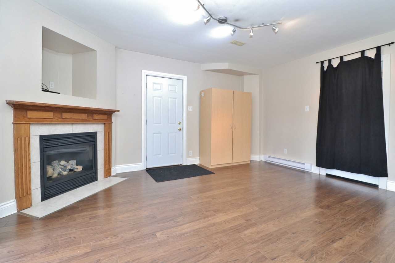 74 Castle Glen Cr #2 - Photo 2 of 18