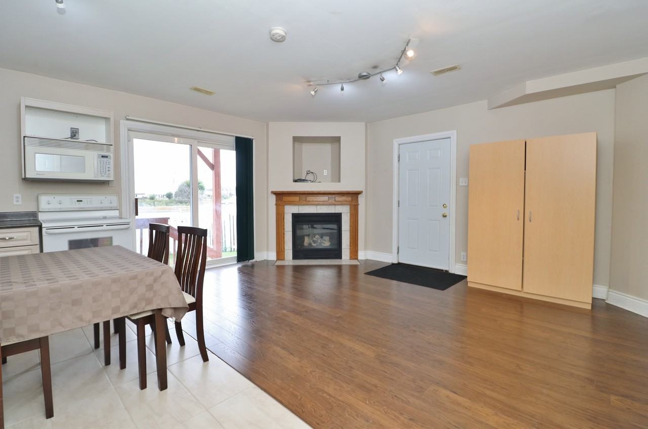 74 Castle Glen Cr #2 - Photo 3 of 18