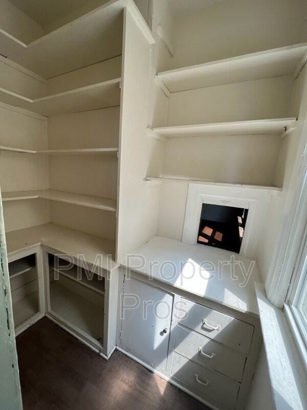 803 S 32nd St Lowr Front - Photo 3 of 5