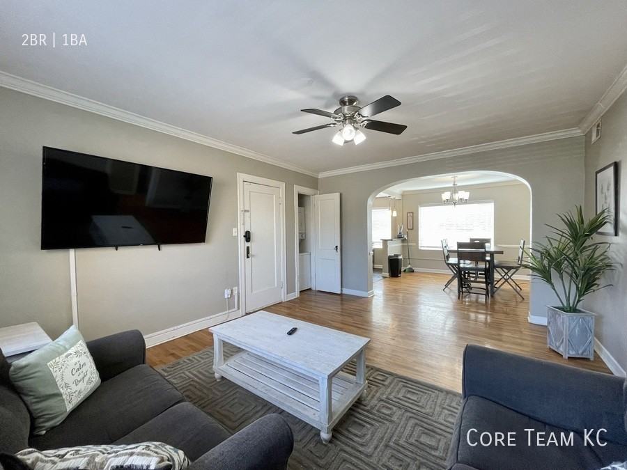 1107 W 45th St #1107-4 - Photo 2 of 12