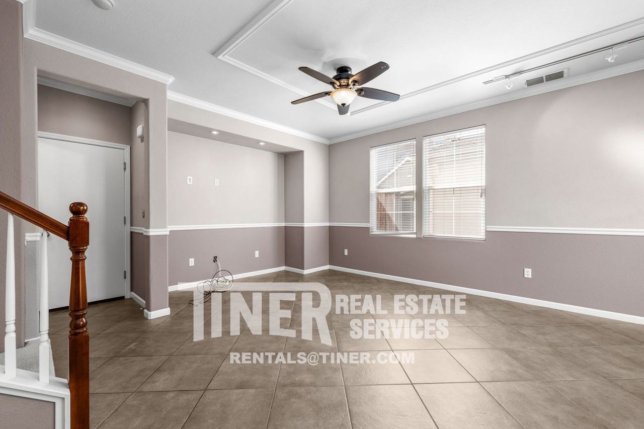 8940 Cortina Cir - Photo 3 of 39