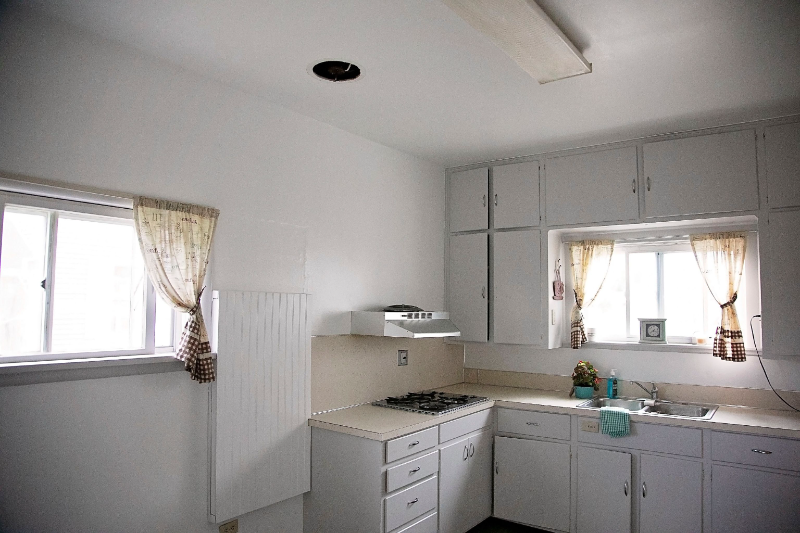 215 W 7th St - Photo 2 of 6