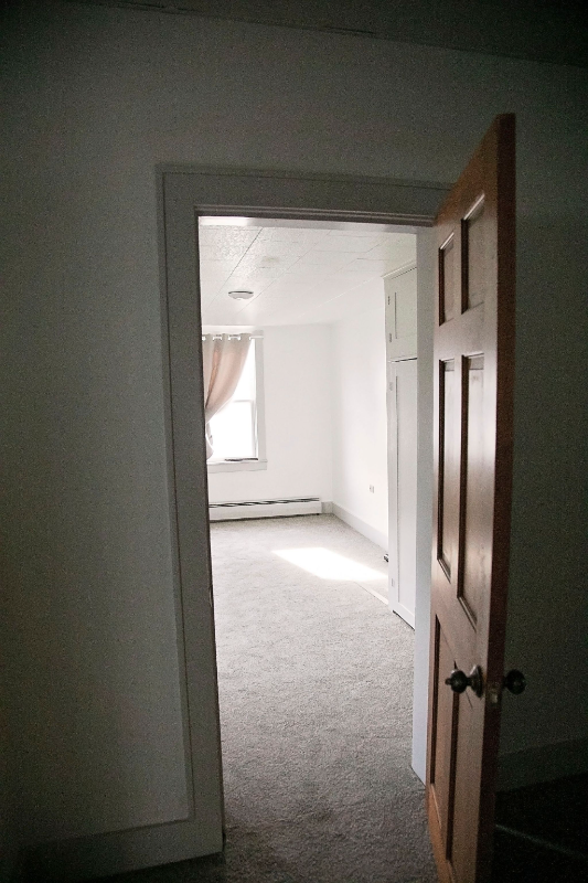 215 W 7th St - Photo 3 of 6