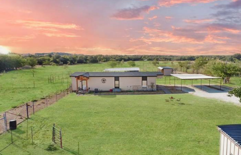 620 Reed Rd - Photo 3 of 22