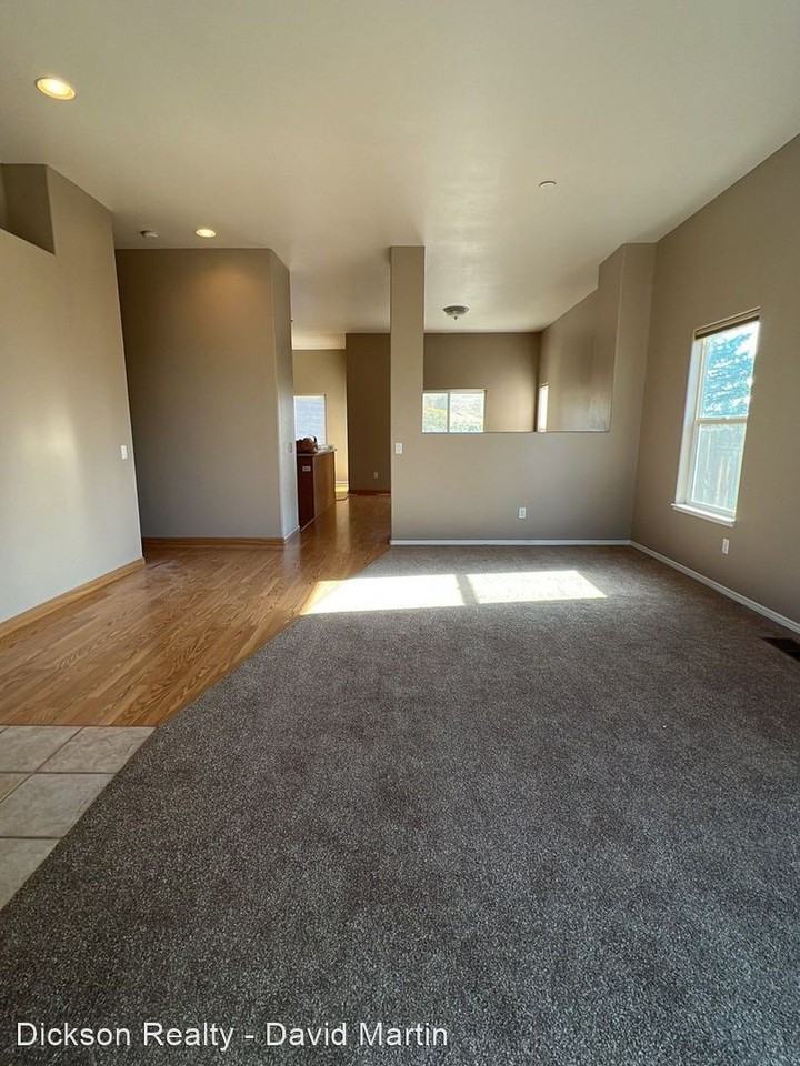 2960 Roxbury Dr - Photo 3 of 25