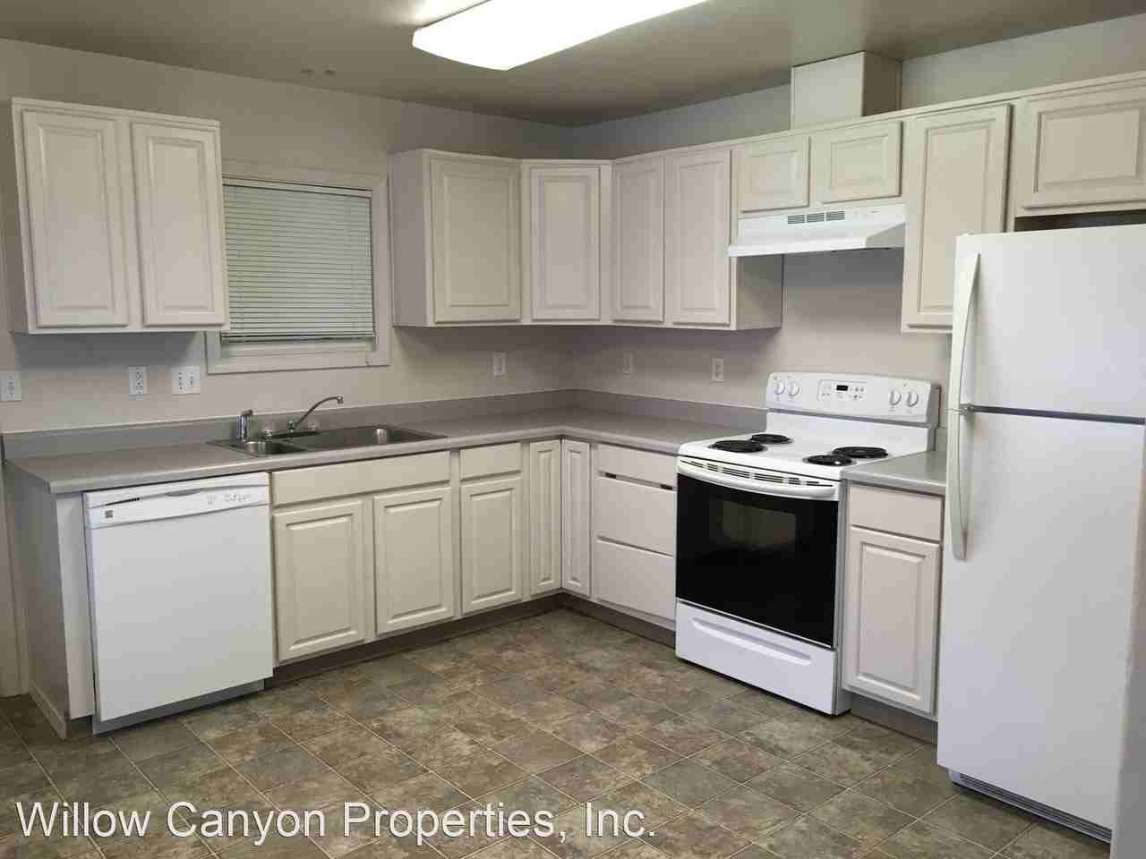 170 Se 9th St - Photo 3 of 8