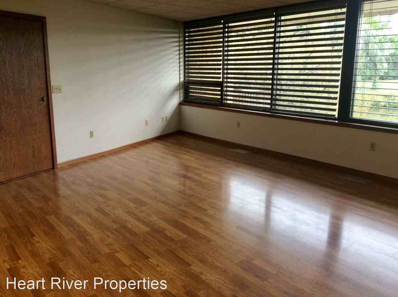 435 S Main - Photo 2 of 8